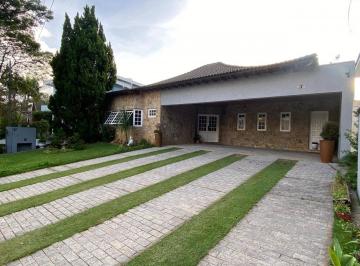 Casa · 500m² · 4 Quartos · 6 Vagas · Casa á venda de 500 m² com piscina, churrasqueira e 4 quartos espaçosos!