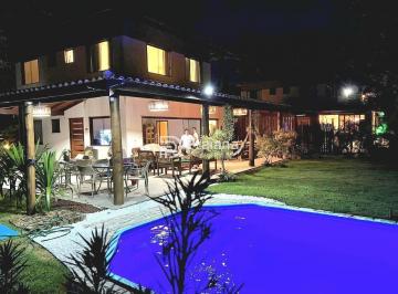 Casa · 200m² · 4 Quartos · 3 Vagas · Casa de luxo em condomínio na Praia do Forte em Mata de São João-BA: 4 quartos, 4 suítes, 1 sala, 5
