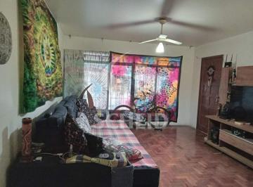 Casa · 121m² · 3 Quartos · 2 Vagas · Sobrado de 121m² com 3 dormitórios, 2 vagas, localizado no Campo grande.