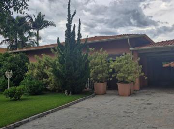 Foto 01 · Localizada no renomado Condomínio Rio das Pedras, esta casa térrea oferece conforto e elegância em u