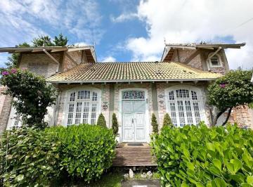Casa · 157m² · 3 Quartos · 3 Vagas · Casa estilo Provençal Mobiliada em Ubatuba São Francisco do Sul 2º QUADRA MAR por R$ 980 mil.