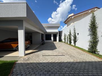 Casa de 3 quartos, Caldas Novas · Casa com ponto comercial à venda no Setor Bandeirantes – Caldas Novas