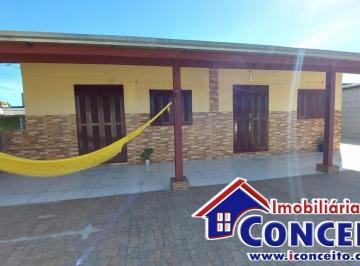 Casa de 5 quartos, Imbé · C312 - Excelente residência com anexo localizada em região de moradores