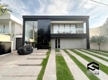Casa · 300m² · 6 Quartos · 4 Vagas · LINDA CASA NO COND ACAPULCO, TOTALMENTE REFORMADA, C/ 300m² ÁREA CONSTRUIDA