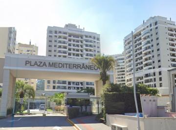 01 · Apartamento de 2 quartos, sendo 1 suíte, no Itacorubi. Condomínio Plaza Mediterrâneo.