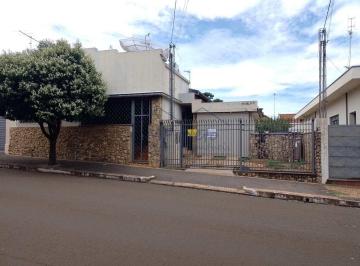 Casa · 555m² · 4 Quartos · 1 Vaga · Casa com 4 quartos, Centro, Pirassununga - R$ 580 mil, Cod: 10133164