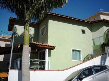 Casa · 225m² · 3 Quartos · 4 Vagas · Sobrado em Vila São Francisco, Cotia/SP de 225m² 3 quartos à venda por R$ 720.000,00