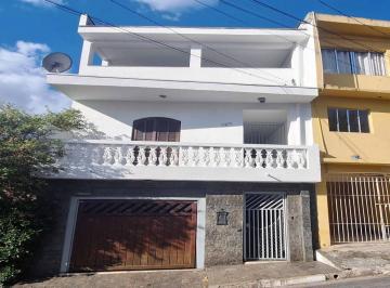 Casa · 250m² · 3 Quartos · 2 Vagas · Casa no Jardim D’Abril – 3 Dormitórios, 2 Vagas Cobertas e 250m² AC