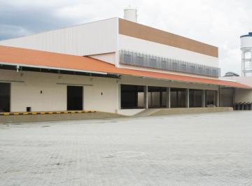 Comercial · 547m² · Excelente Imóvel Comercial em Cruzeiro com Galpões a Partir de 600m², Escritórios e Estacionamento p
