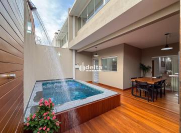 Casa · 189m² · 3 Quartos · 3 Vagas · Casa com 3 quarto sendo 1 suíte disponível para locação e venda no bairro Alto Umuarama em Uberlândi