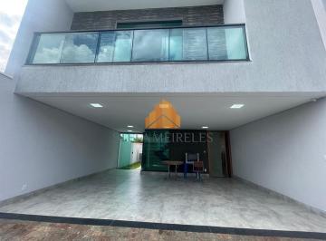 Casa · 200m² · 3 Quartos · 2 Vagas · Casa moderna, ampla, arejada, com 03 quartos, área gourmet e quintal no bairro Epirito Santo