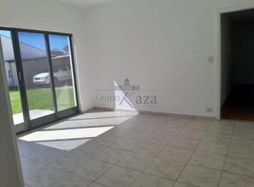 Comercial · 624m² · 3 Quartos · 10 Vagas · Oportunidade - Casa Comercial - Centro - 3 Dormitórios - 206m².