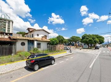 Casa · 256m² · 3 Quartos · 2 Vagas · Sobrado de Esquina no Centro – Ideal para Comércio
