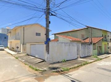 Casa · 644m² · Oportunidade Imperdível: Propriedade Comercial com 644m² de Área Construída, Ideal para Pousada ou H