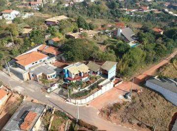 Casa · 101m² · 3 Quartos · 2 Vagas · Casa com Grande Terreno e Potencial de Investimento