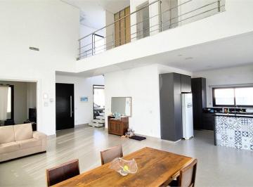 Casa · 330m² · 3 Quartos · 4 Vagas · Condomínio com 3 quartos à venda em Residencial saint paul - SP