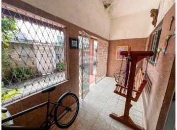 Casa · 425m² · 4 Quartos · 5 Vagas · Seu Novo Lar em Setúbal: Espaçosa e Bem Localizada!