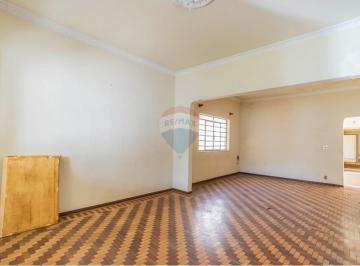 Comercial · 219m² · 3 Quartos · 3 Vagas · RE/MAX Vende Casa comercial no Bosque, com 2 salas, 3 quartos, 1 suíte, 3 vagas, quintal com churras