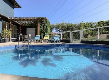 Casa · 266m² · 3 Quartos · 6 Vagas · Casa para Locação no Aruã Eco Park Lagos em Mogi das Cruzes com reserva e pomar ao fundo