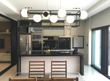 Casa · 260m² · 4 Quartos · 3 Vagas · Venda | Sobrado com 260,00 m², 4 dormitório(s), 3 vaga(s). Jardim Iguaçu, Maringá