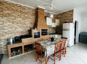 Casa · 184m² · 3 Quartos · 4 Vagas · Sobrado à venda em Pindamonhangaba, Residencial Maricá, com 3 quartos, com 184 m²