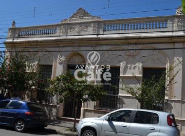 Casa · 235m² · 2 Quartos · 1 Vaga · Casa com 2 dormitórios e garagem.