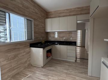 Casa de 3 quartos, Candangolândia · Casa reformada, 3 qtos, suite, cozinha planejada, próximo a BR!
