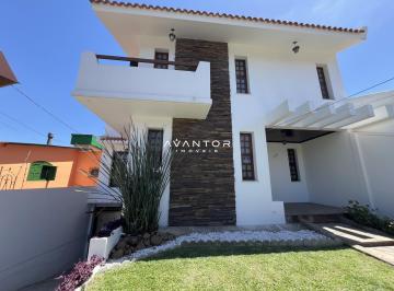 Casa · 284m² · 4 Quartos · 4 Vagas · Casa em bairro seguro com vista deslumbrante dos morros de Santa Maria