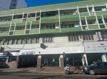 Comercial · 43m² · 2 Quartos · Sala Comercial no Centro de Santa Maria De 48 m² com Banheiro e Área de Serviço.
