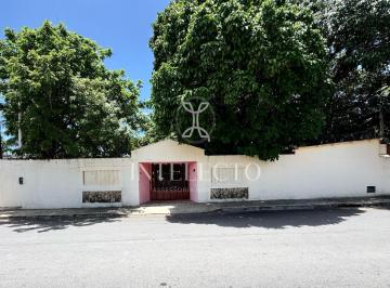 Casa · 279m² · 3 Quartos · 3 Vagas · vendo casa candelaria 3 quartos com suite excelente localização