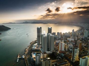 Apartamento · 290m² · 4 Quartos · 4 Vagas · Apartamento à venda no Ponta da Praia em Santos.