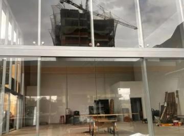 Comercial · 200m² · 4 Vagas · Galpão/Depósito/Armazém para Alugar, 200 m² por R$ 30.000/Mês