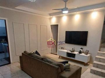 d31adcb0a6da3fb802aec7932b255daa857c3c34 · Sobrado com 2 dormitórios à venda, 115 m² por R$ 299.000 - Jardim Gurilândia - Taubaté/SP