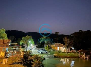Rural · 16000m² · 7 Quartos · Sitio Encantador em Meio a Natureza com Piscina e Terreno de 16.000m² ( 1.6 HECTARES ) à venda em Ág