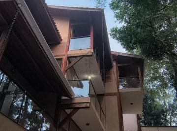 0 · Casa nova com 3 suítes em condomínio fechado na Serra da Cantareira.