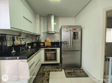 Casa · 237m² · 3 Quartos · 4 Vagas · Sobrado Exclusivo com 3 Suítes e Piscina Privativa no Condomínio Portal da Primavera - Sofisticação 