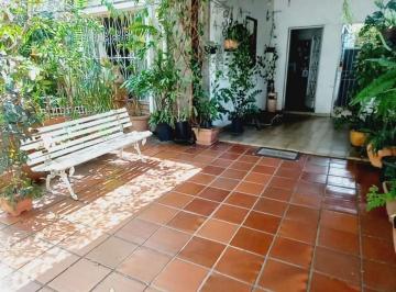 Foto 01 · Venda Casa Santos - SP- mAr dOce lAr - Sobrado com quintal no fundo e lateral, excelente em espaço, 