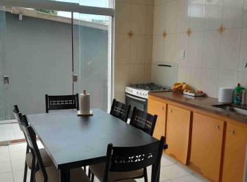 Casa · 243m² · 4 Quartos · 3 Vagas · Excelente casa com piscina no conceituado bairro Vila Bourguese