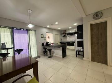 Casa · 140m² · 3 Quartos · 2 Vagas · Sobrado em Vila Santos, Caçapava/SP de 140m² 3 quartos à venda por R$ 550.000,00