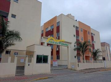 Apartamento com sacada e churrasqueira a carvão . · Apartamento com sacada e churrasqueira a carvão .