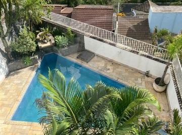 Casa · 230m² · 3 Quartos · 5 Vagas · Sobrado alto padrão com 3 Suítes, 5 Vagas e Piscina
