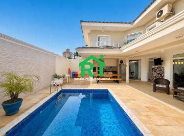 f7c0b4dcae9c01dbe98f0323bbda811a1d233323 · Casa com 3 quartos (1 suíte), 4 vagas e lazer à venda no Tombo, Guarujá | Rocha Imóveis Guarujá