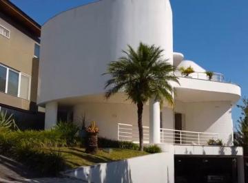 Casa · 550m² · 5 Quartos · 4 Vagas · Residência em Condomínio Fechado - Campo Comprido.