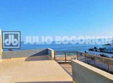 Apartamento · 231m² · 6 Quartos · 3 Vagas · Cobertura à venda no Leblon, na quadra da praia, próximo ao Posto 11 com varanda
