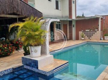 Casa · 362m² · 3 Quartos · 4 Vagas · Casa/Chácara com 3 suítes, piscina grande com spa, área gourmet, gazebo, quintal