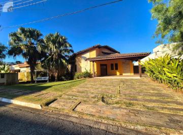 Casa · 224m² · 3 Quartos · 4 Vagas · Seu Novo Lar no Colonial Village — Piscina e Quintal Amplo