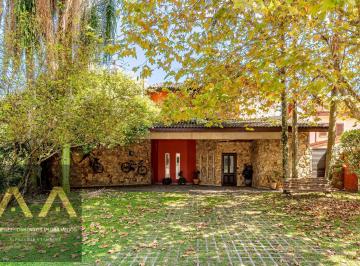 Casa de 4 quartos, Santana de Parnaíba · OPORTINUDADE ALPHAVILLE, 4 SUÍTES, CHARMOSA, SUPER CONSERVADA!