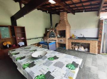 Casa · 250m² · 2 Quartos · 4 Vagas · Casa Isolada com Edícula a 400 Metros da Praia