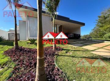 Casa · 225m² · 3 Quartos · 2 Vagas · Sobrado com 3 suítes, aceita financiamento, a venda no Condomínio Ninho Verde Eco Residence