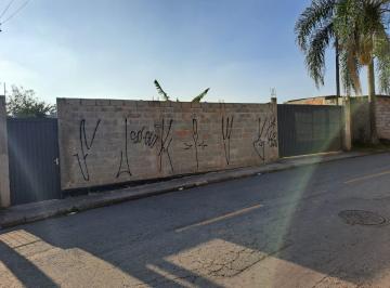Casa de 3 quartos, Embu das Artes · Casa com grande terreno próximo da Av. Rotary.